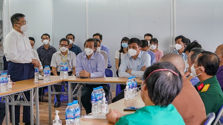 Bệnh viện Việt Đức bàn giao trung tâm hồi sức cho Bệnh viện Đại học Y Dược TP Hồ Chí Minh