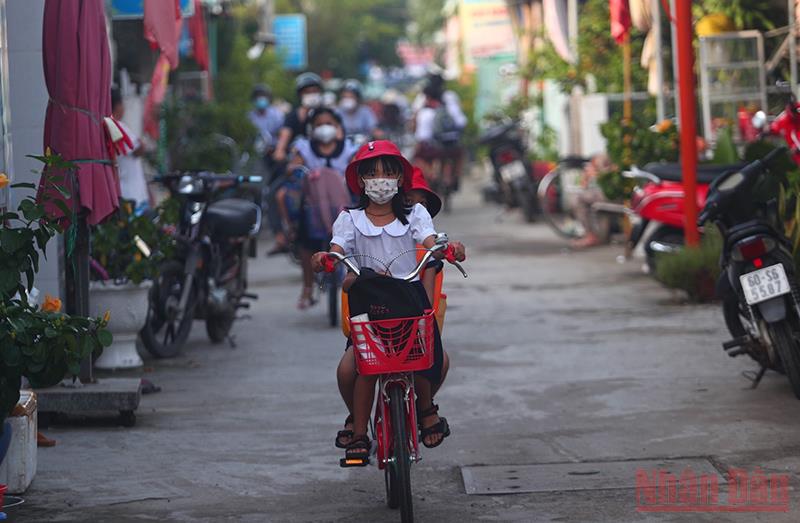 Trường học đầu tiên ở TP Hồ Chí Minh cho học sinh đi học trở lại