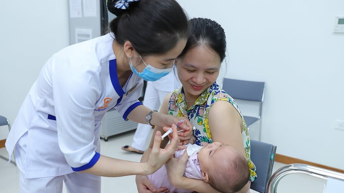 Những vaccine cần chủng ngừa cho trẻ đầu đời