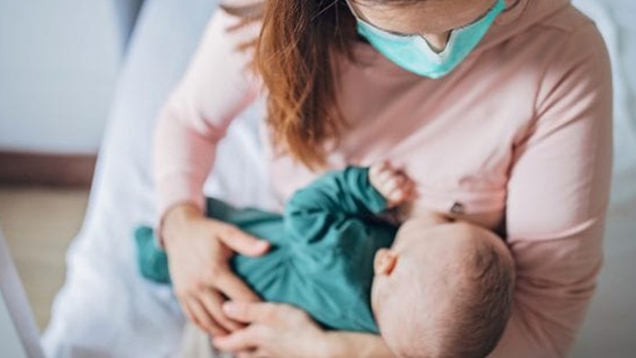 Trẻ sơ sinh hưởng miễn dịch từ mẹ bị mắc Covid-19 hoặc đã tiêm phòng