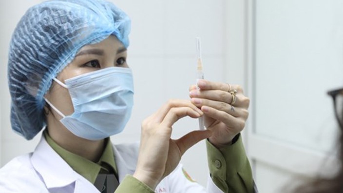 Tiếp tục hỗ trợ doanh nghiệp sản xuất vaccine phòng Covid-19 trong nước