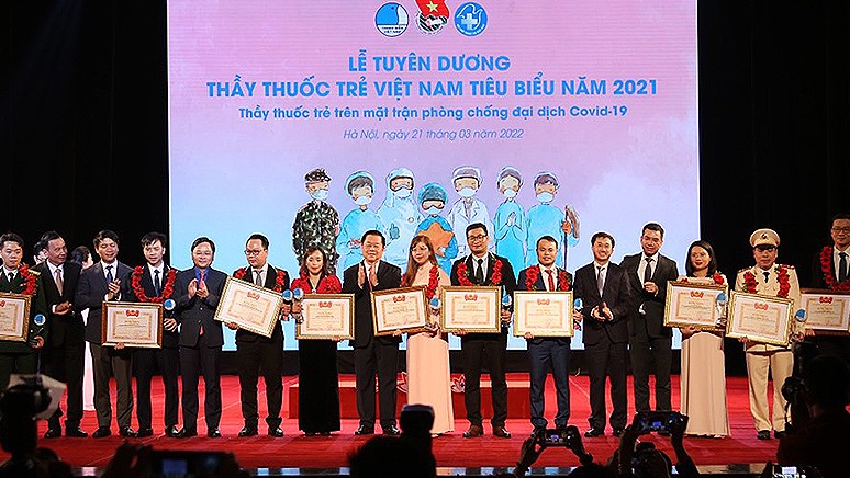 Vinh danh 10 Thầy thuốc trẻ Việt Nam tiêu biểu năm 2021