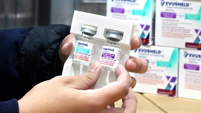 Lô thuốc kháng thể đơn dòng Evusheld đầu tiên về Việt Nam
