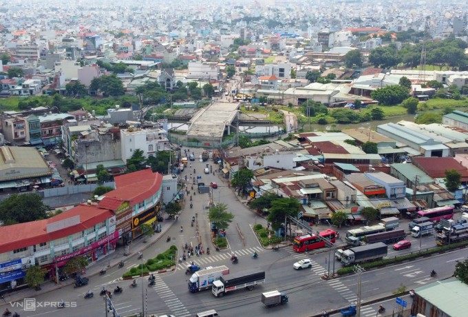 Cầu Tân Kỳ - Tân Quý nằm kết nối trực tiếp với quốc lộ 1. Ảnh: Gia Minh