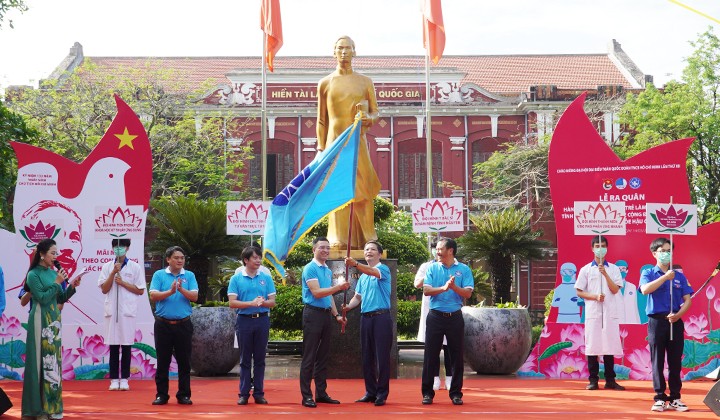 Ra quân Hành trình Thầy thuốc trẻ làm theo lời Bác, tình nguyện vì sức khỏe cộng đồng năm 2022 với chủ đề “Chăm sóc sức khỏe hậu Covid-19