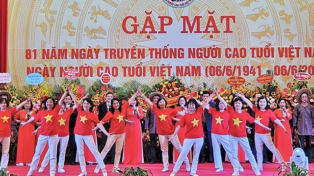 tiết mục văn nghệ tại buổi gặp mặt