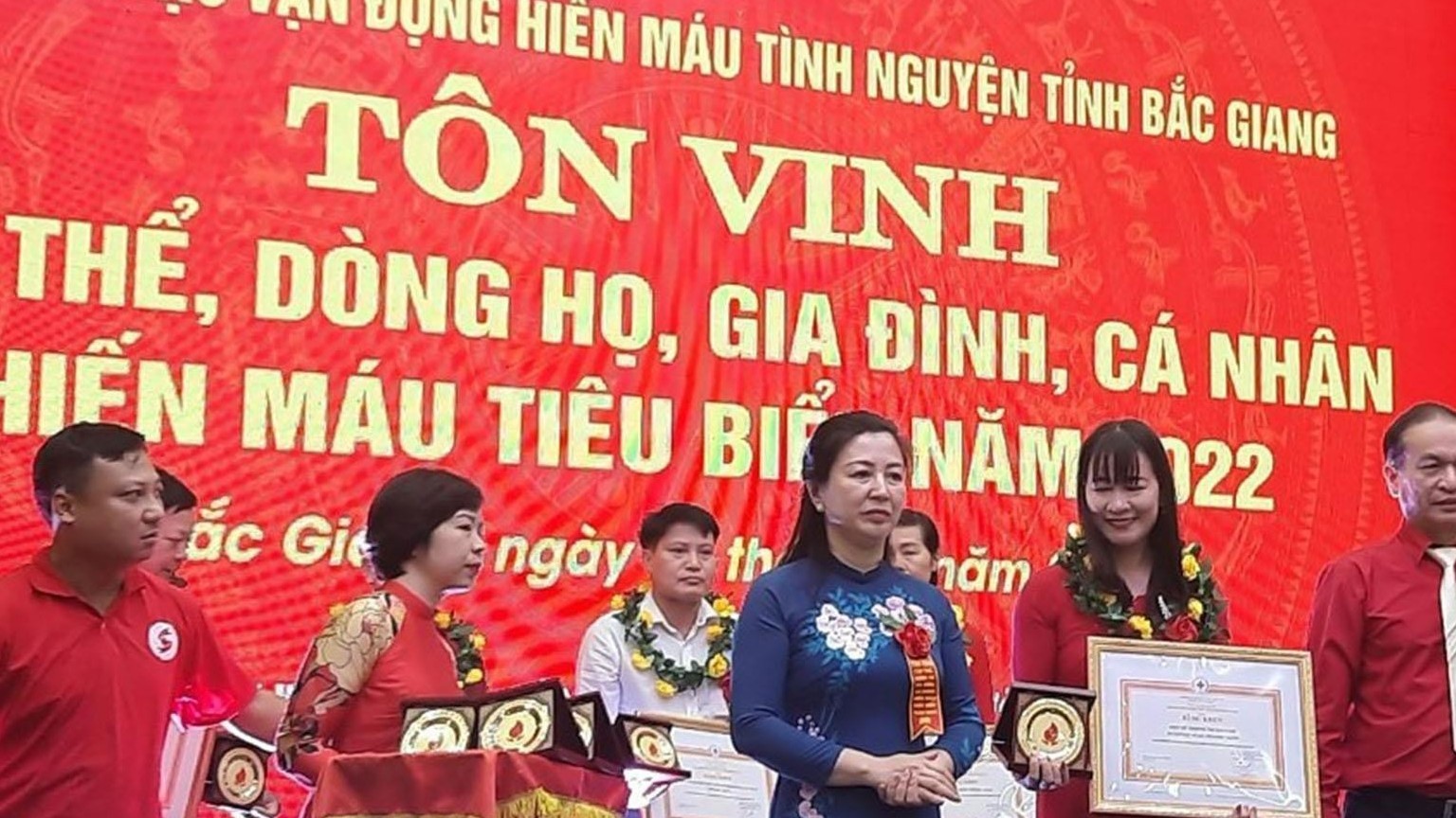 Tôn vinh tập thể, dòng họ, gia đình, cá nhân hiến máu tiêu biểu tại Bắc Giang.