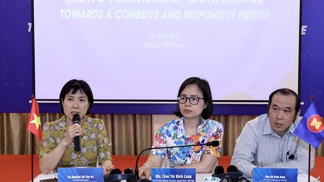 Đại biểu Việt Nam dự chương trình tại đầu cầu Hà Nội (Ản: Molisa