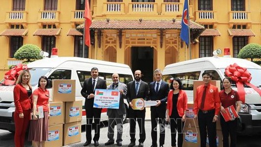 Oman hỗ trợ trang thiết bị, vật tư y tế cho Việt Nam