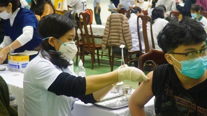 Quảng Bình có 25 cán bộ, nhân viên y tế nghỉ việc