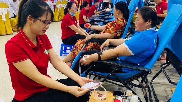 Khoảng 1.500 người tham gia Chương trình hiến máu tình nguyện “Giọt hồng Xứ Nghệ" lần thứ X