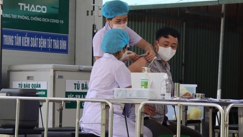 Khó khăn trong bảo đảm tiến độ tiêm vaccine phòng Covid-19 mũi 3, mũi 4 ở Thái Bình