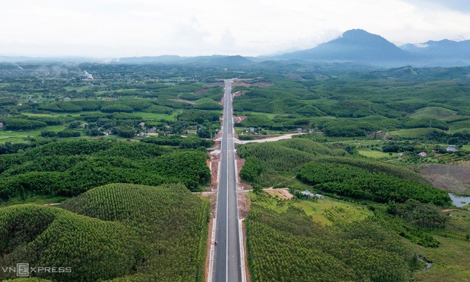 A section of Van Don-Mong Cai Expressway in Quang Ninh Province. Photo by VnExpress/Le Tan