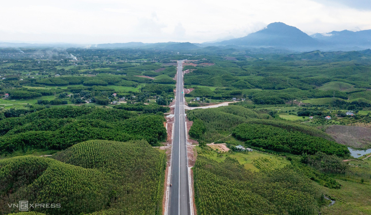 176-km expressway section in northern Vietnam has zero gas station, rest stops