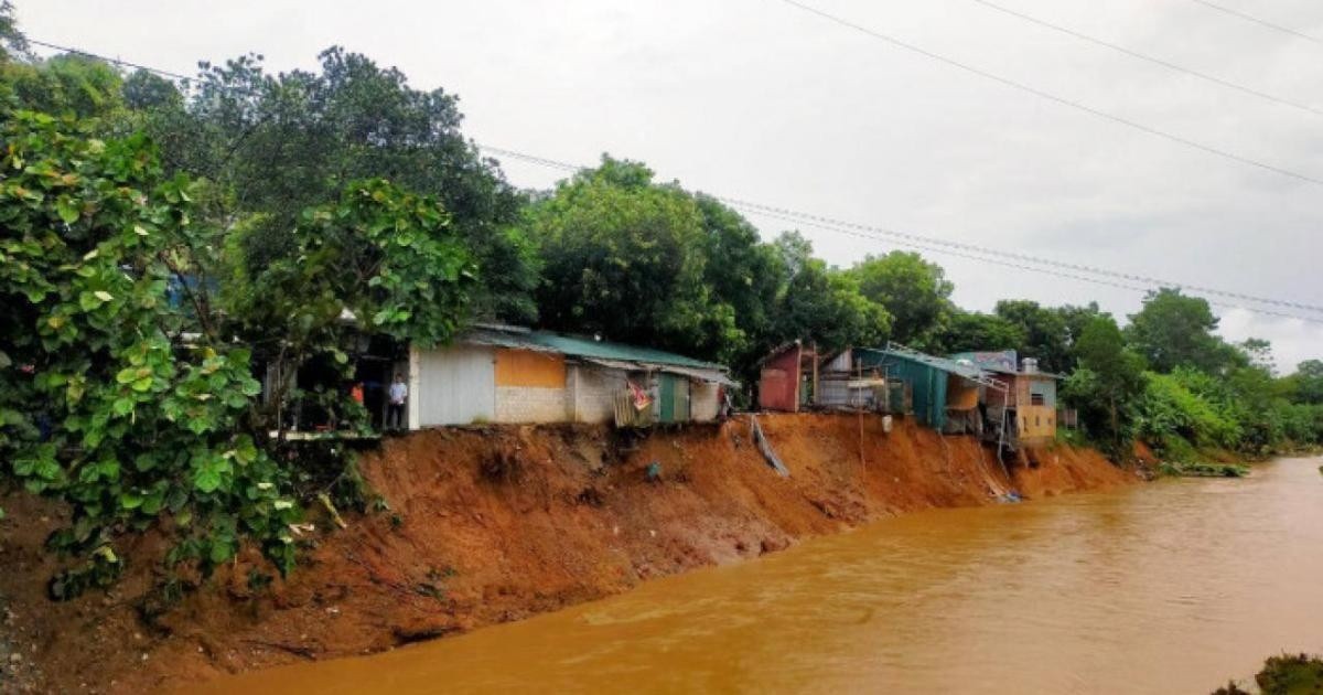 2 người bị thương, nhiều tuyến đường bị sạt lở do mưa lũ tại Hà Giang