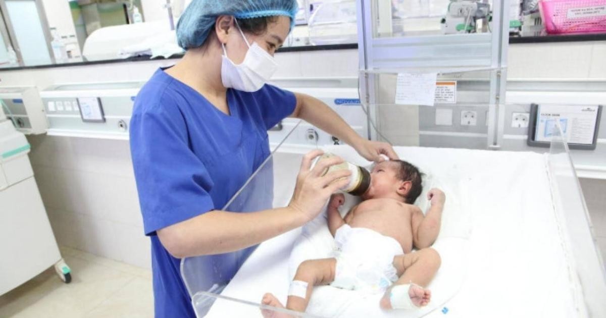 Cứu sống trẻ sơ sinh bị suy hô hấp nặng do sa dây rau