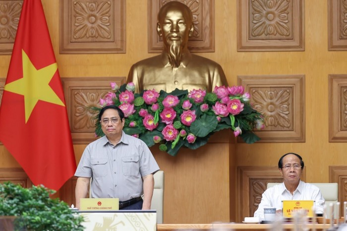 Thủ tướng Chính phủ Phạm Minh Chính, Phó Thủ tướng Lê Văn Thành, Trưởng Ban Chỉ đạo Trung ương về phòng chống thiên tai, chủ trì cuộc họp khẩn ứng phó với bão số 4 sáng 27/9 (ảnh: VGP)