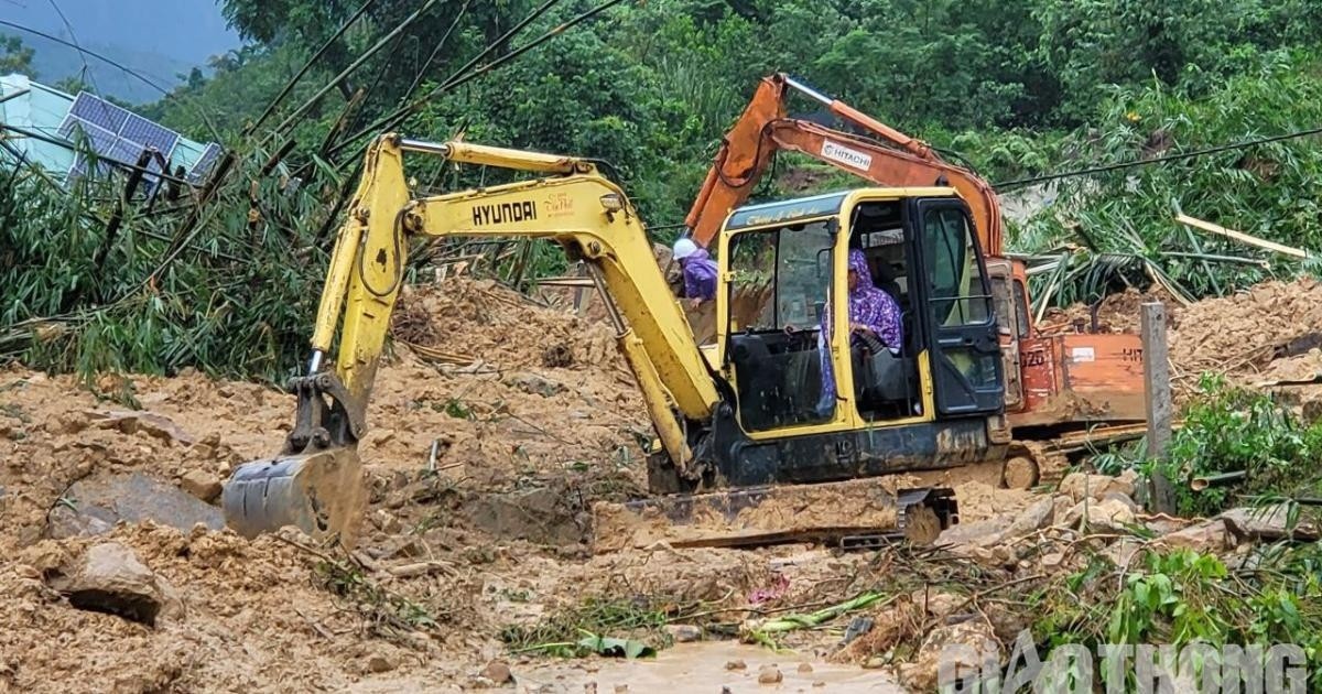 Công tác tìm kiếm nạn nhân mất tích đang được ngành chức năng khẩn tốc thực hiện.