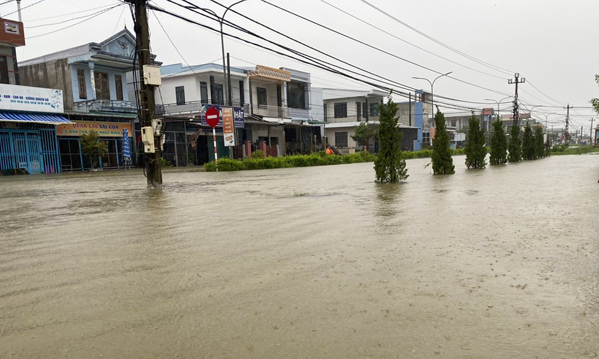 Tropical storm heads to Da Nang