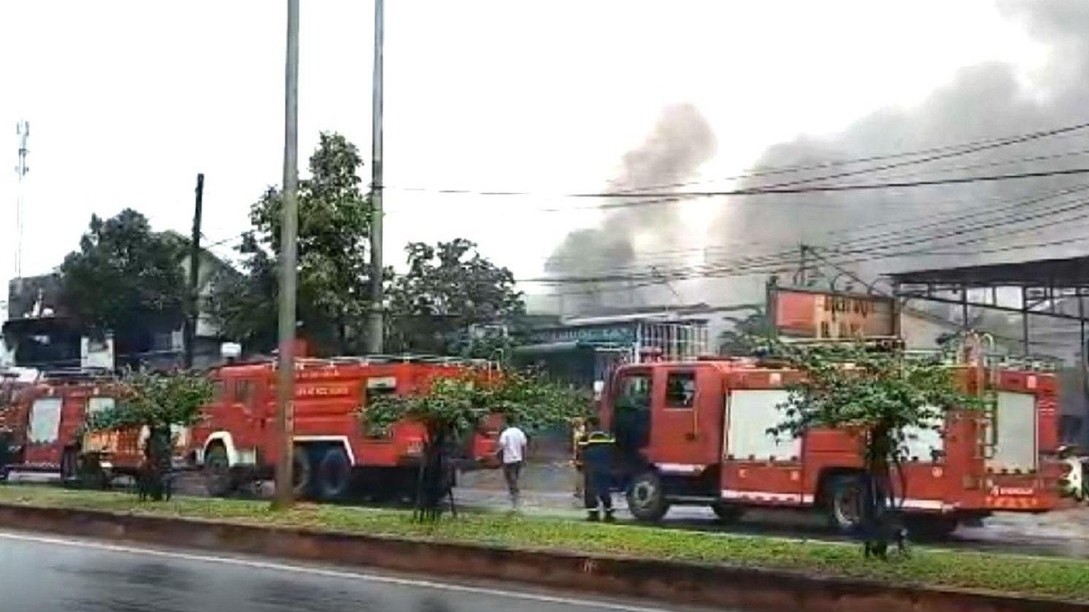 Cháy lớn tại cơ sở kinh doanh đồ nhựa tiện ích ở thành phố Buôn Ma Thuột