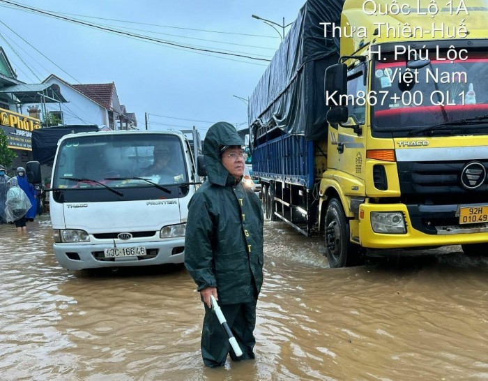 QL1 đoạn Km867 qua xã Lộc Trì, huyện Phú Lộc bị ngập sâu từ chiều 2/12