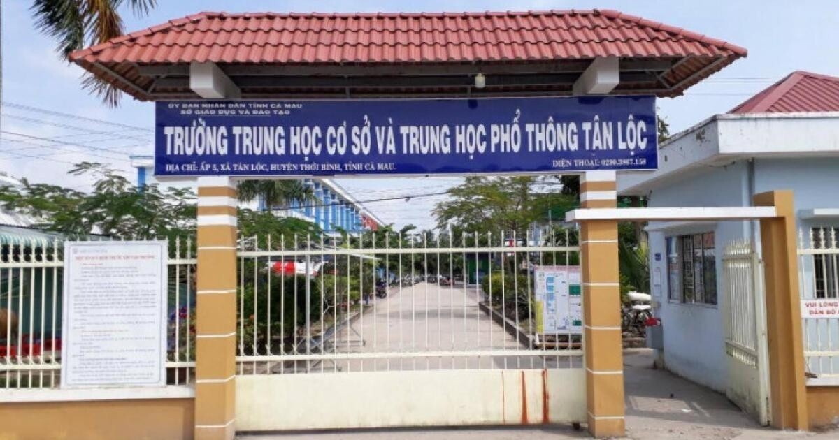 Trường THCS - THPT Tân Lộc trả lại tiền thu sai quy định cho phụ huynh học sinh.