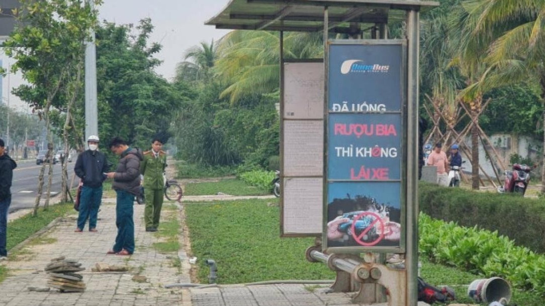 Đà Nẵng: Phát hiện người đàn ông ngoại quốc tử vong cạnh nhà chờ xe buýt