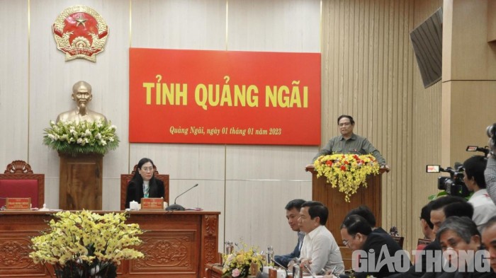 Toàn cảnh buổi làm việc của Thủ tướng Chính phủ với lãnh đạo chủ chốt tỉnh Quảng Ngãi.