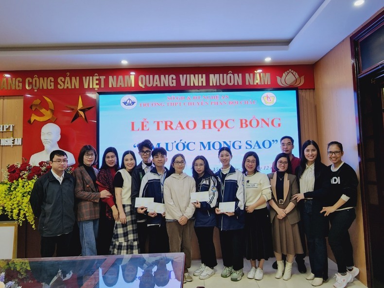 Học bổng “Em ước mong sao” đã trao 22 suất học bổng cho các em nhỏ có bố mẹ không may bị mắc ung thư.