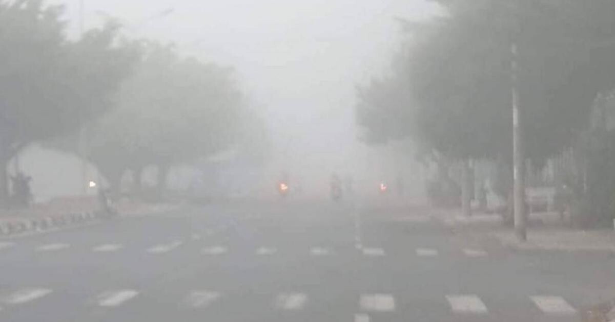 Sương mù xuất hiện dày đặc trong khu dân cư Hoàng Phát (phường 1, TP Bạc Liêu)