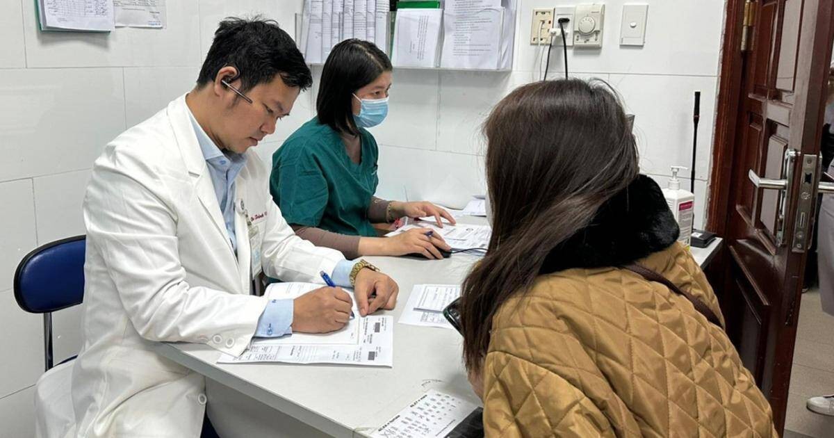 BS. Trịnh Văn Du, Trung tâm hỗ trợ sinh sản, Bệnh viện Bưu điện Hà Nội khám cho 1 ca hiếm muộn