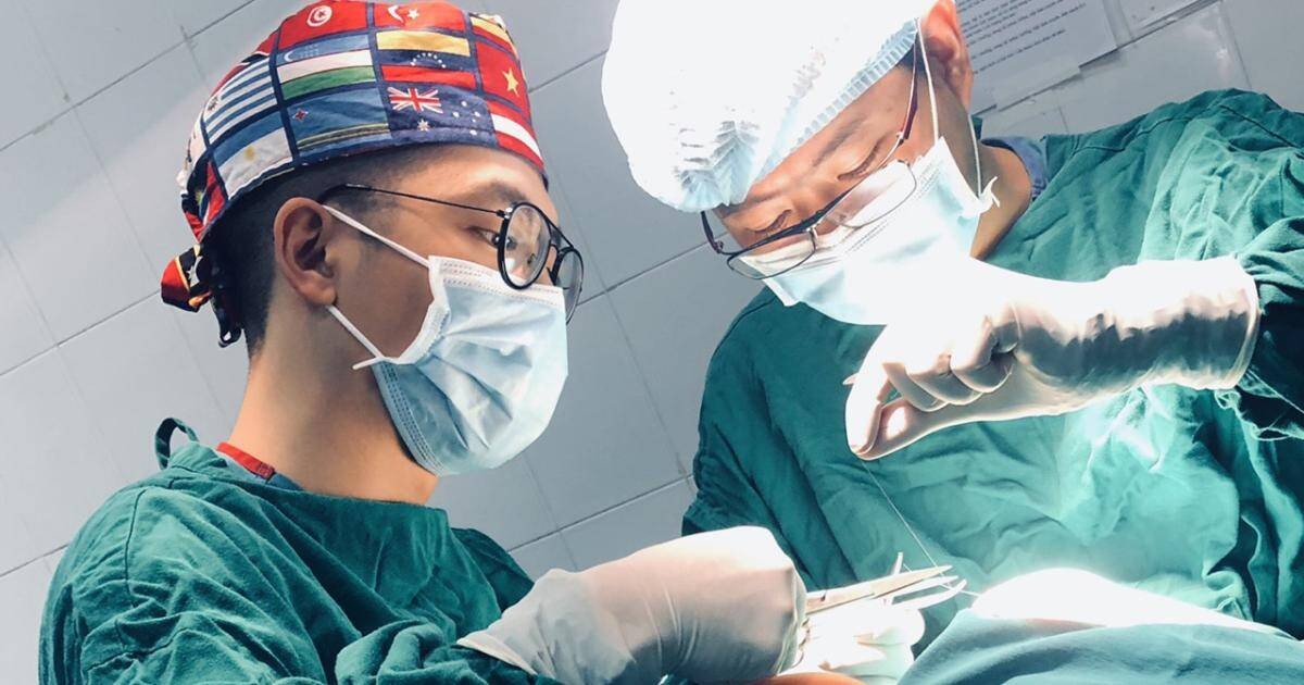 Các bác sĩ Bệnh viện Việt Nam - Cu Ba thực hiện ca phẫu thuật cho trẻ dị tật sứt môi, hở hàm ếch