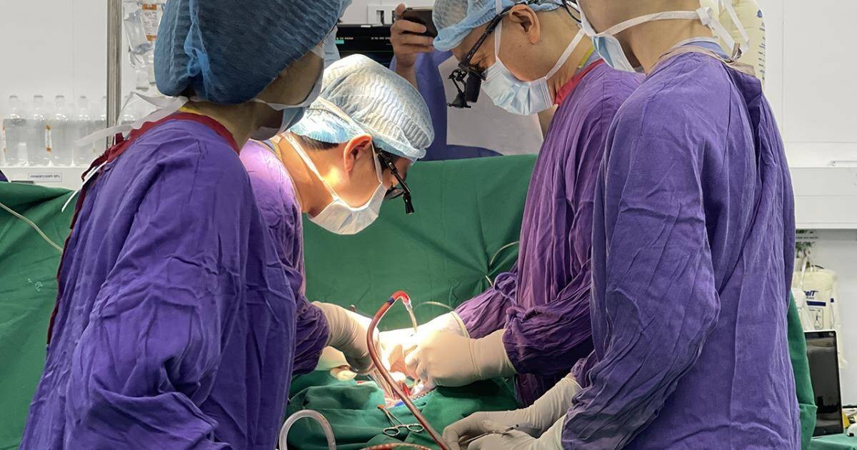 Một ca ghép tạng từ nguồn tạng hiến của người chết não được thực hiện tại Bệnh viện Hữu nghị Việt Đức