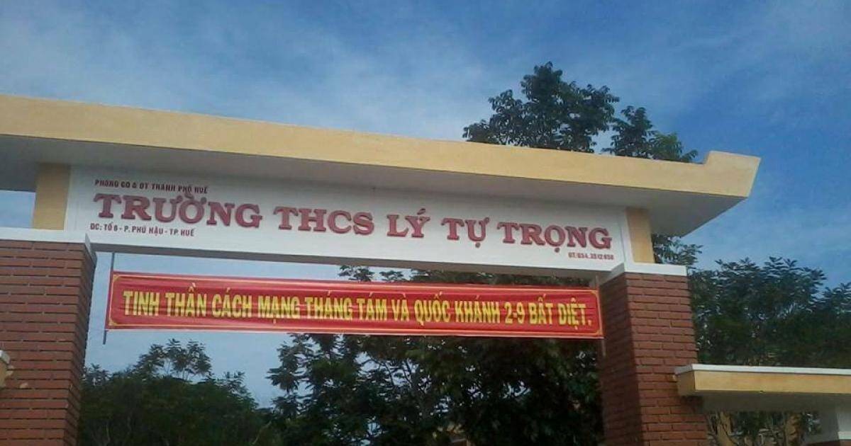 Trường THCS Lý Tự Trọng ở TP Huế - nơi xảy ra sự việc đáng tiếc. Ảnh: H.Đ