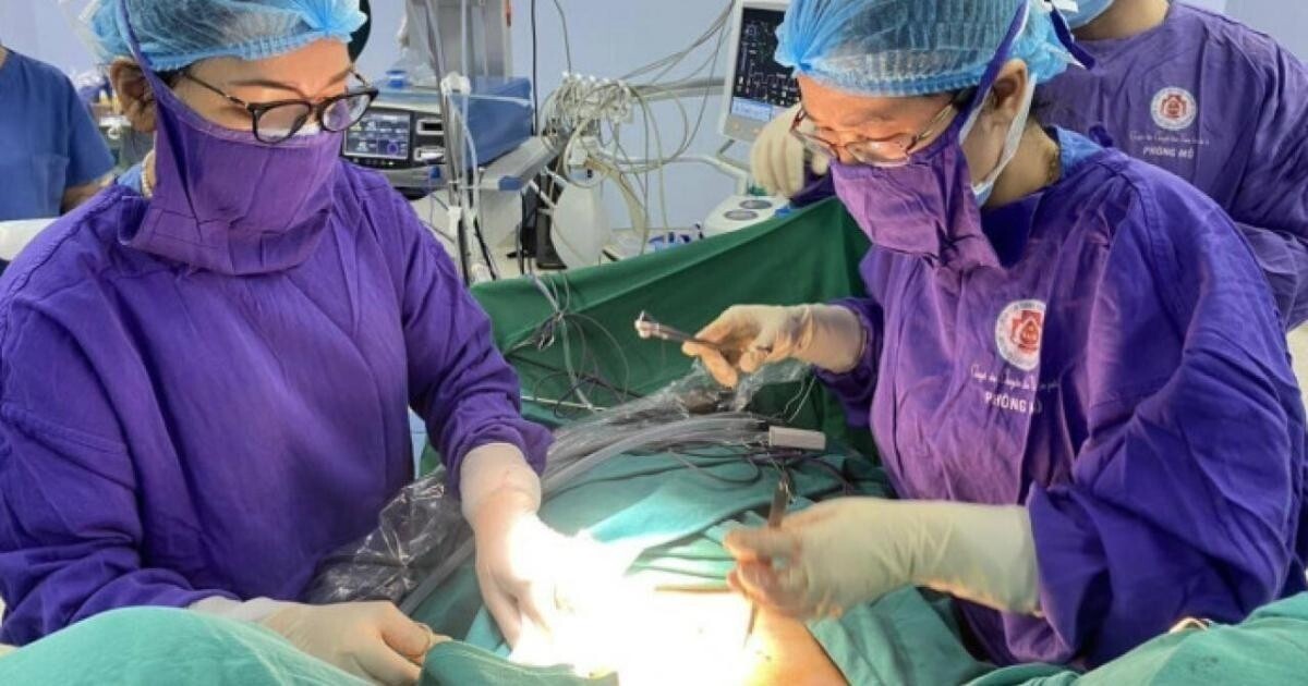 Phẫu thuật lấy thai nhi đồng thời cắt ruột thừa viêm cho sản phụ
