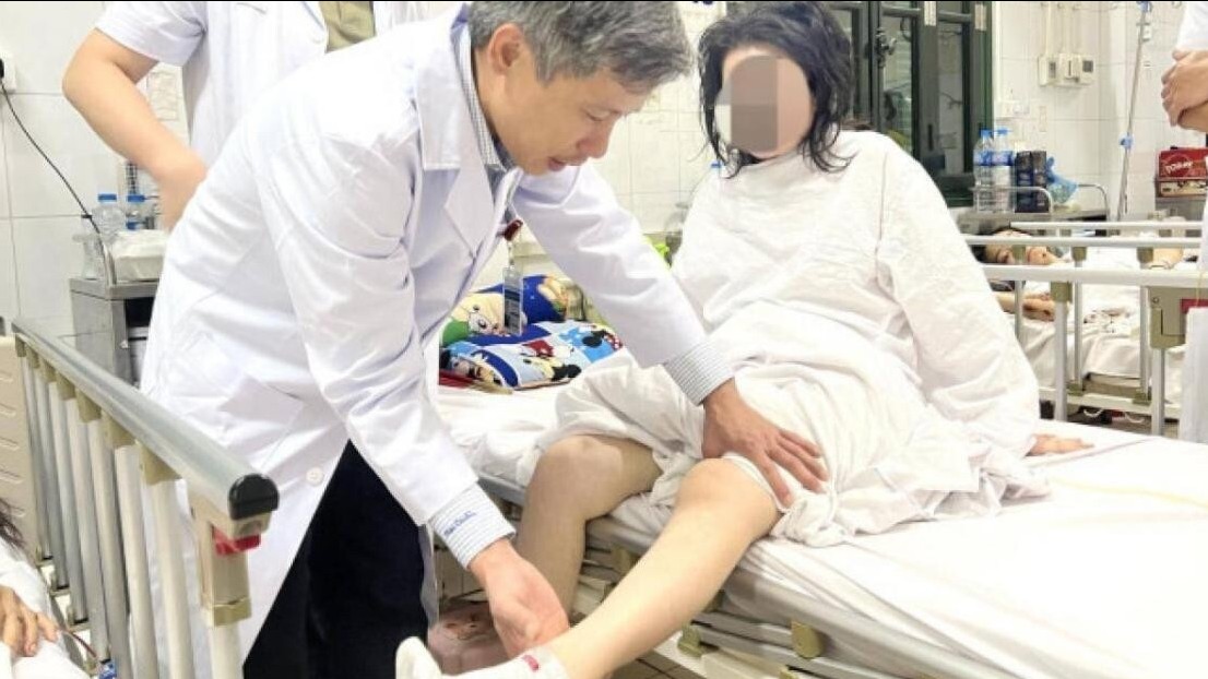 Phục hồi đôi chân cho một phụ nữ gần tàn phế vì bệnh lupus ban đỏ