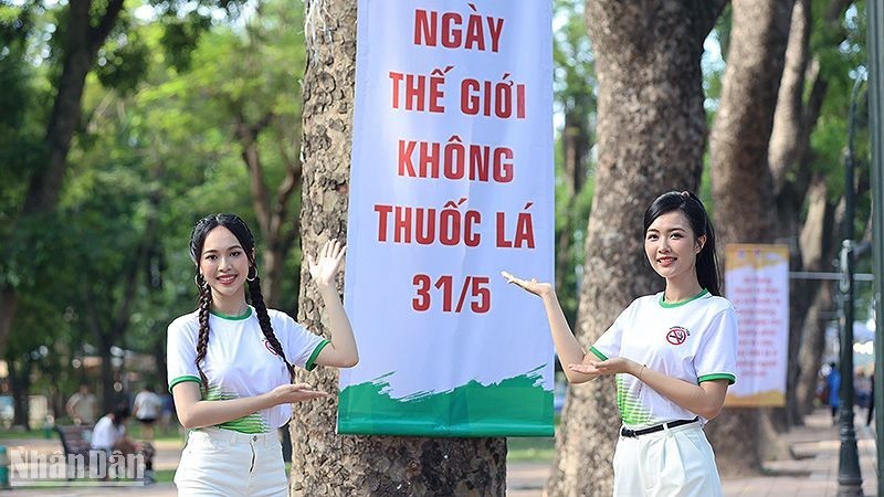 Á hậu Việt Nam 2022 Trịnh Thùy Linh và Người đẹp Nhân ái - Top 5 Hoa hậu Việt Nam 2022 Nguyễn Ngọc Mai tại Giải chạy “Thanh niên Việt Nam nói Không với thuốc lá và thuốc lá điện tử năm 2023”.