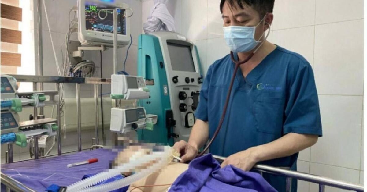 Bệnh nhi mắc viêm não đang được điều trị tích cực tại BV Sản nhi Quảng Ninh