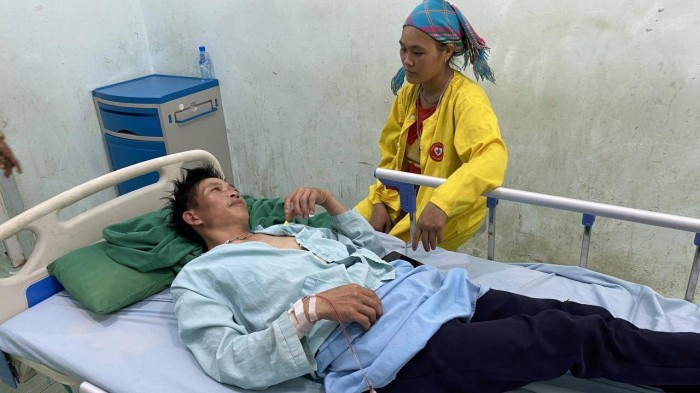 Hiện cả 8 bệnh nhân đang được theo dõi tình trạng sức khỏe tại Bệnh viện Đa khoa huyện Xín Mần.