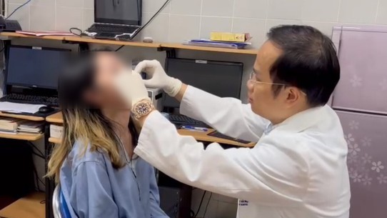 Cô gái trẻ nhập viện với cặp môi biến dạng sau thẩm mỹ cắt môi trái tim