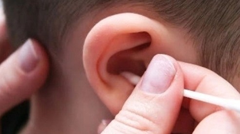 Có nên lấy ráy tai thường xuyên cho trẻ?