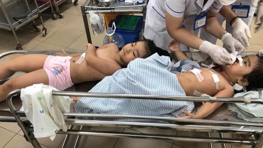 Nỗ lực cấp cứu hai cháu nhỏ trong vụ thảm án ở Quảng Ngãi