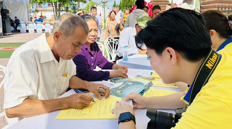 Người dân xã Hải Phúc, huyện Hải Hậu (Nam Ðịnh) đăng ký hiến, tặng mô, tạng, giác mạc sau khi chết/chết não.