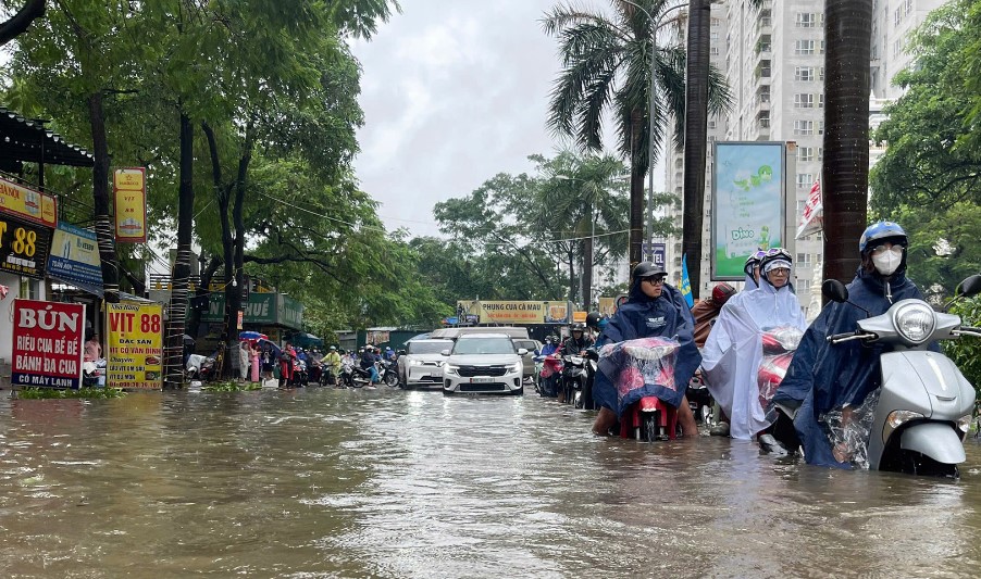 Hà Nội tăng ổ dịch sốt xuất huyết sau mưa ngập