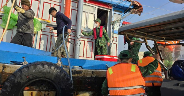 Bộ đội Biên phòng cứu hộ thành công tàu cá cùng 13 ngư dân bị nạn trên vùng biển Cô Tô