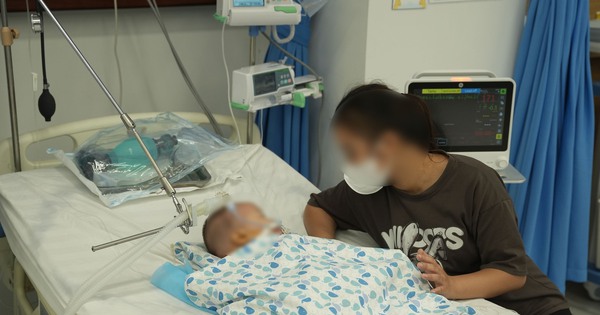 Bé trai 15 tháng tuổi tổn thương phổi nặng vì uống phải tinh dầu đuổi muỗi