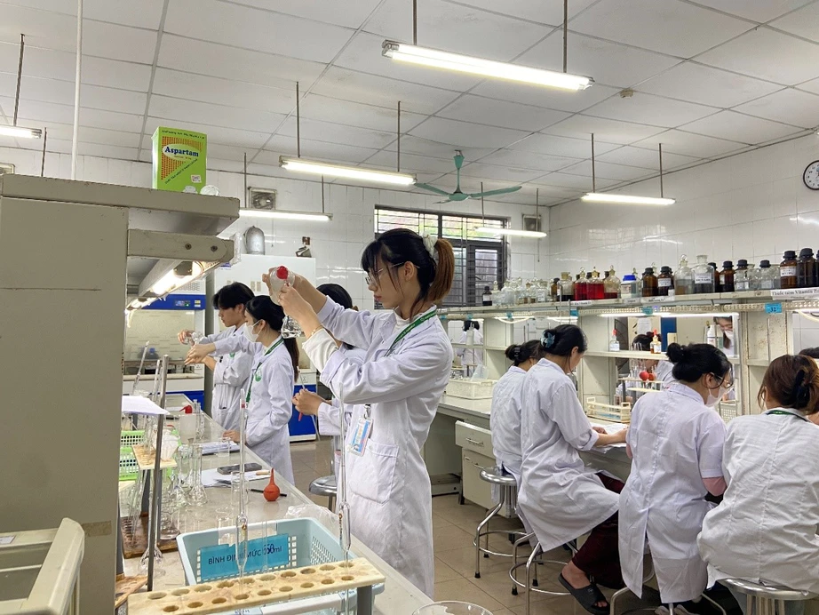 Học phí các trường Y Dược tăng mạnh năm 2025