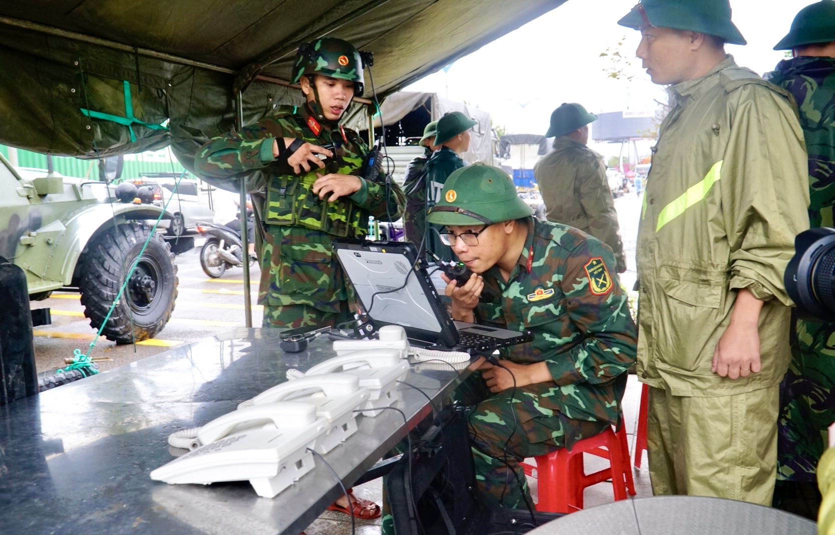 Ấm lòng tình quân dân sẻ chia với người dân Gia Lai giữa mùa lũ dữ