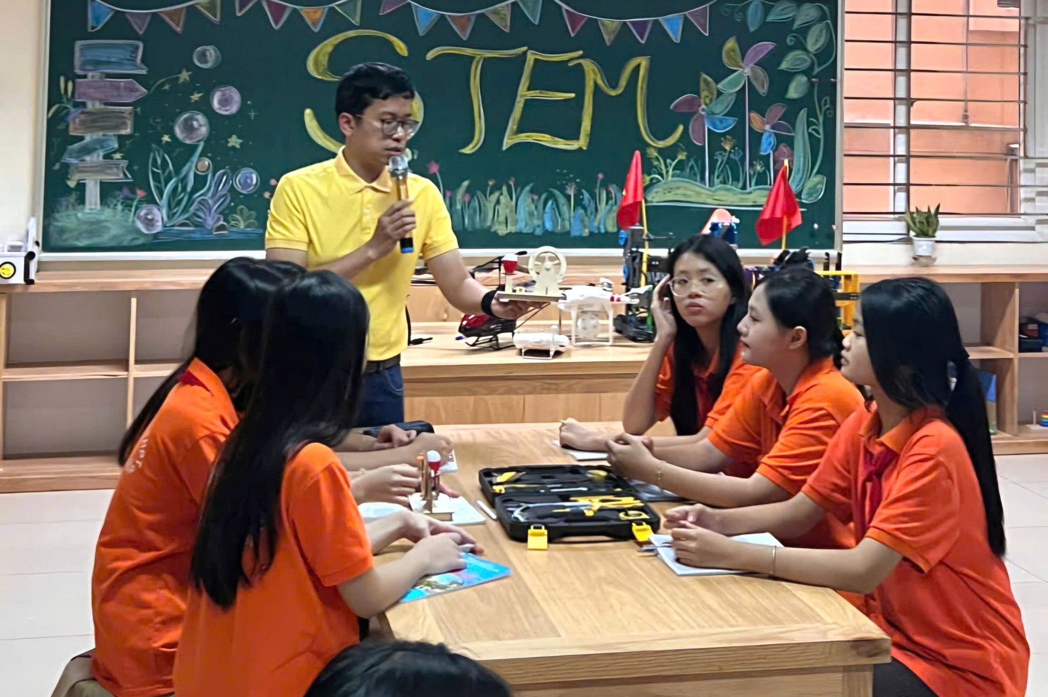 Sửa đổi lộ trình nâng chuẩn, bảo đảm quyền lợi giáo viên