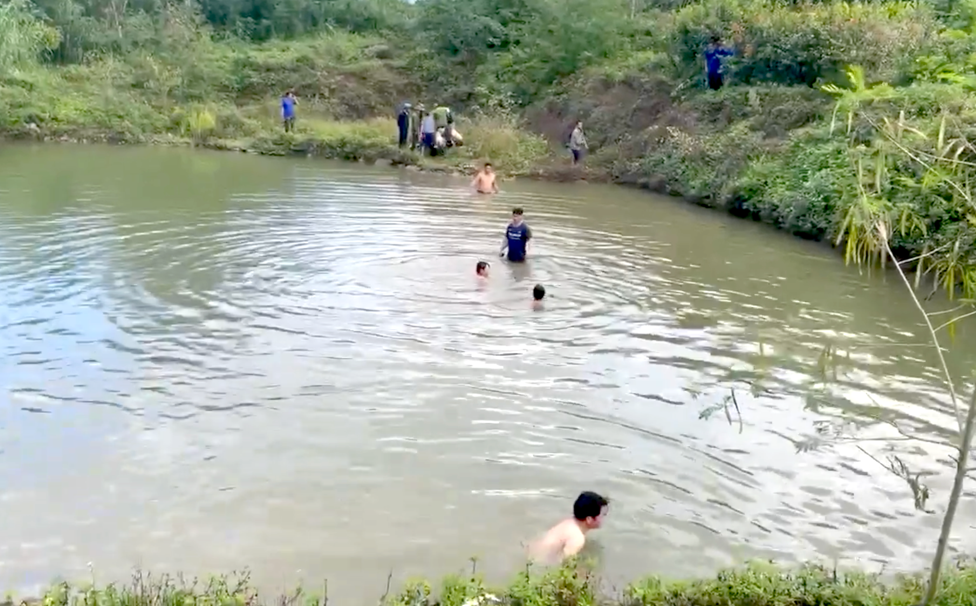 Đắk Lắk: Rủ nhau ra hồ tắm, 3 cháu nhỏ đuối nước thương tâm